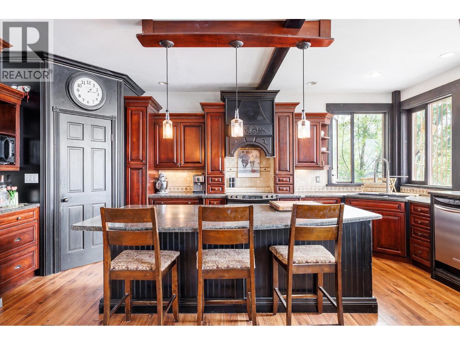 6261 Renfrew Road - 8