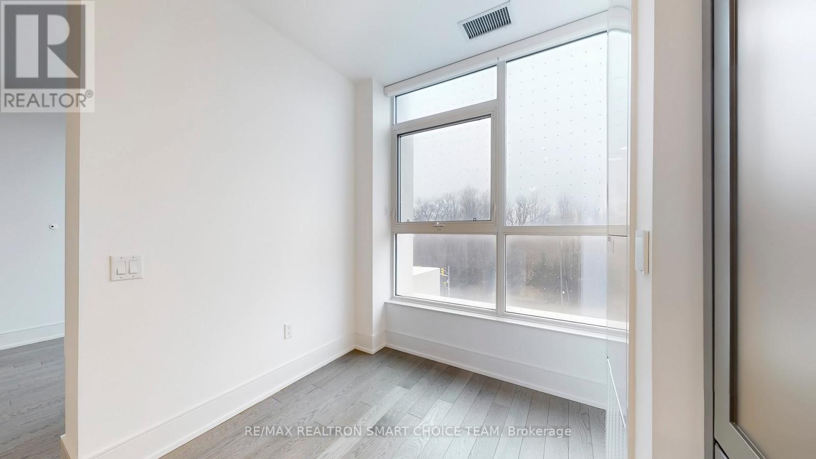#212 10 INN ON THE PARK DRIVE - 21