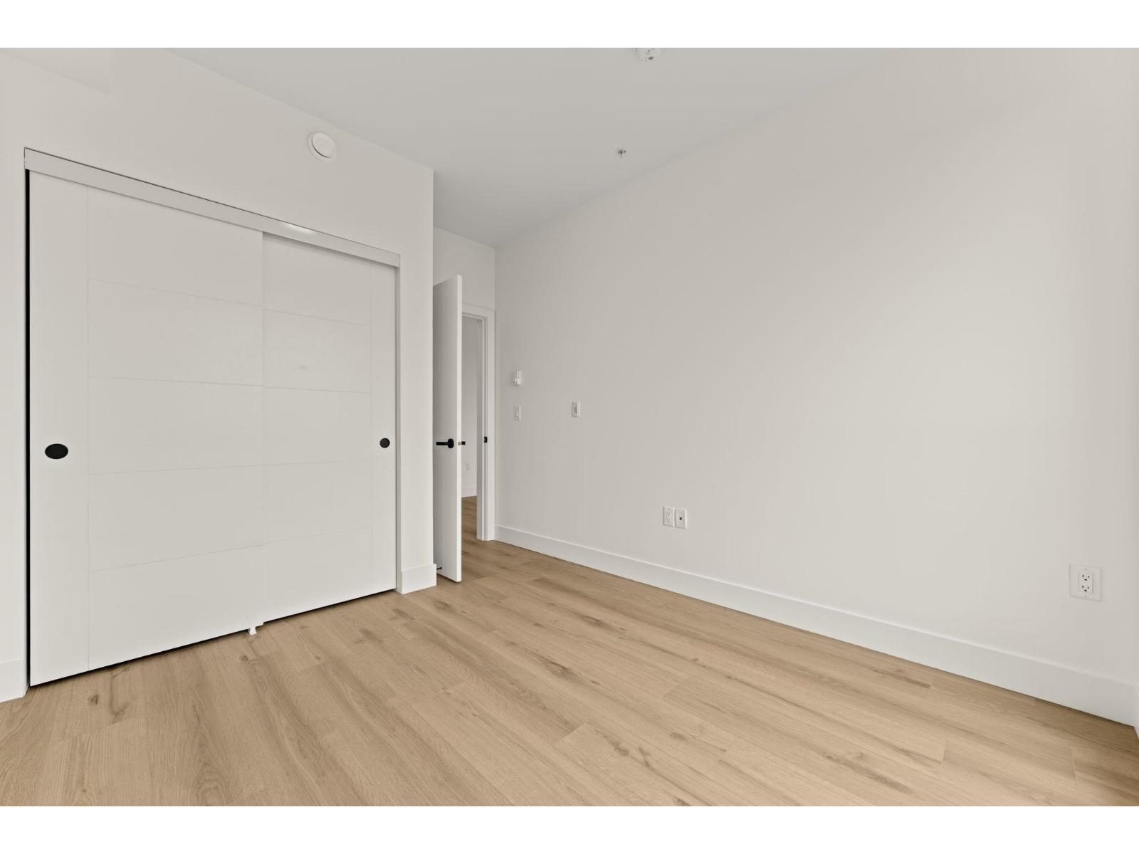 633 20769 FRASER HIGHWAY, Langley