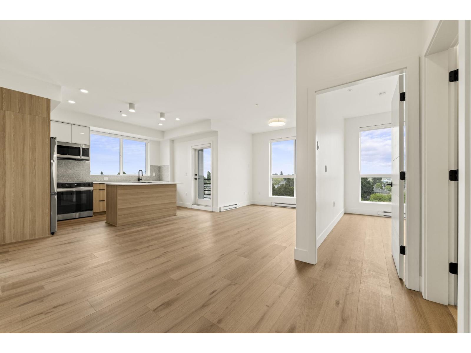 633 20769 FRASER HIGHWAY, Langley