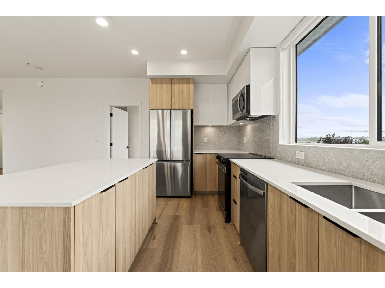 633 20769 FRASER HIGHWAY, Langley