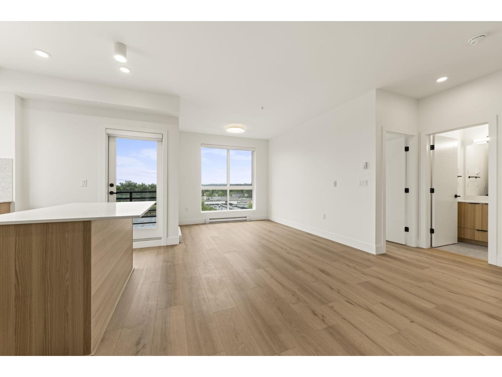 633 20769 FRASER HIGHWAY, Langley