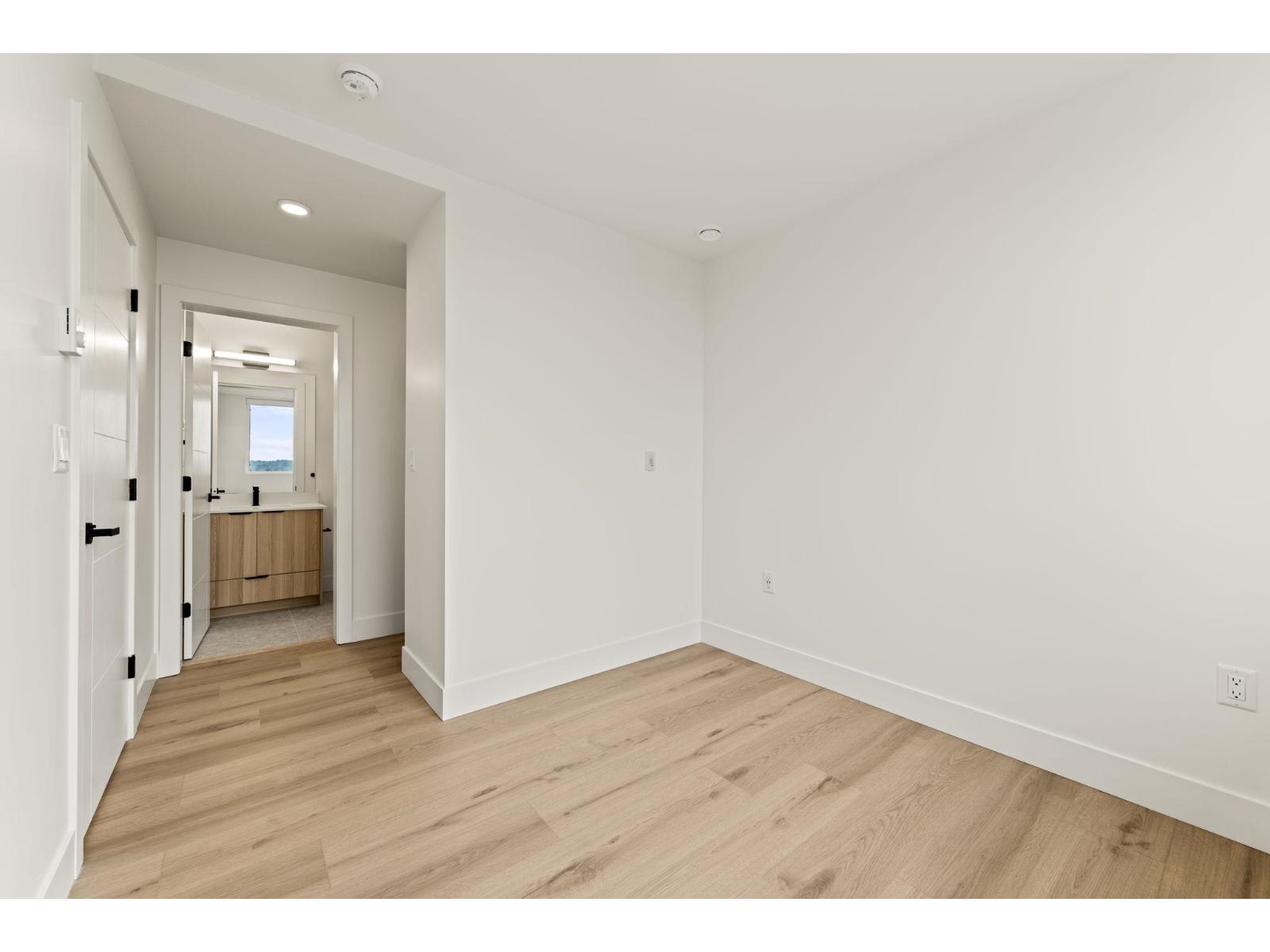 633 20769 FRASER HIGHWAY, Langley