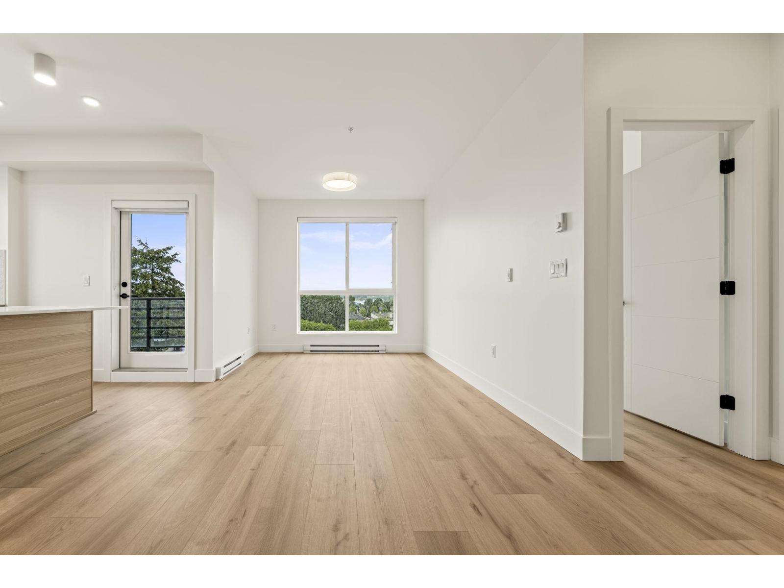 633 20769 FRASER HIGHWAY, Langley