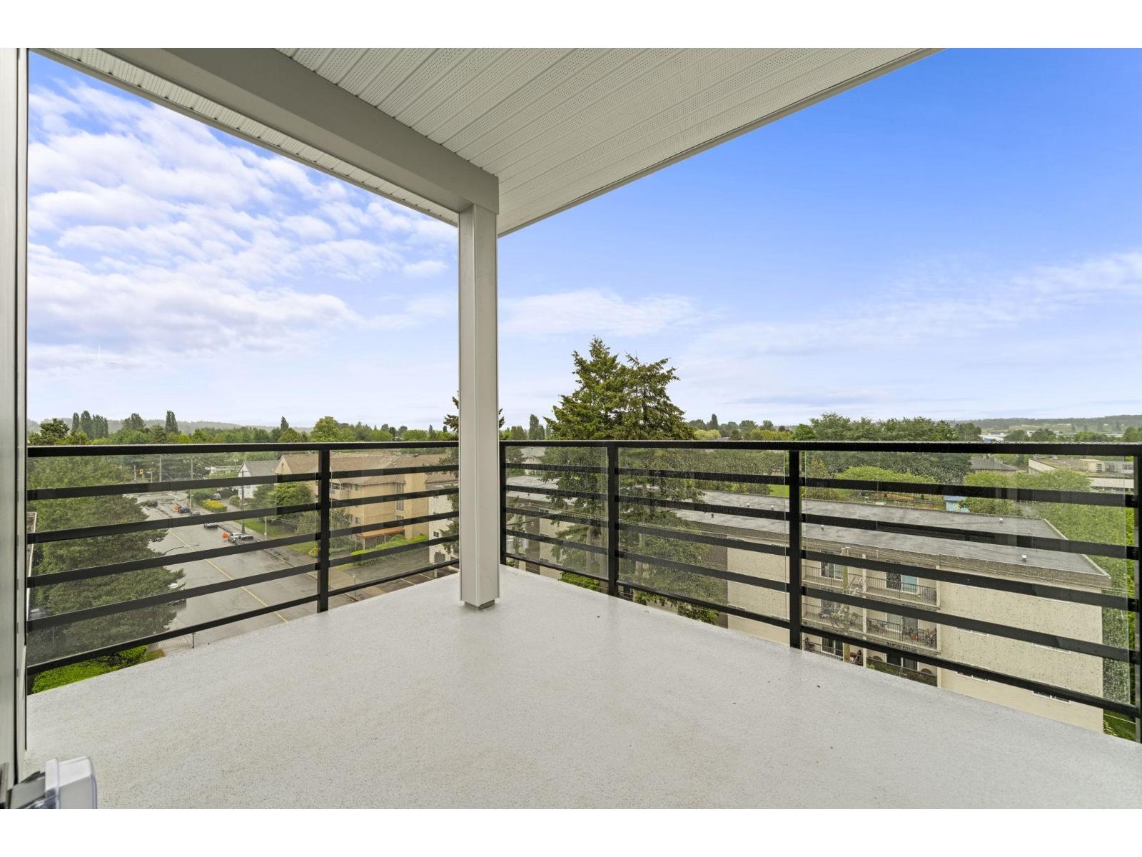 633 20769 FRASER HIGHWAY, Langley