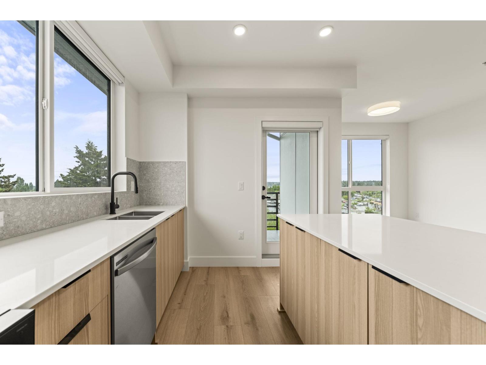 633 20769 FRASER HIGHWAY, Langley