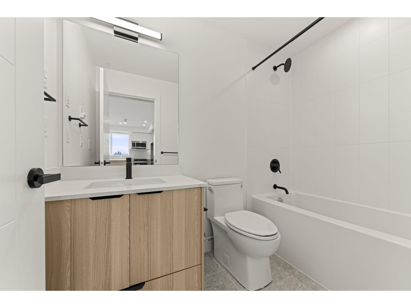 633 20769 FRASER HIGHWAY, Langley