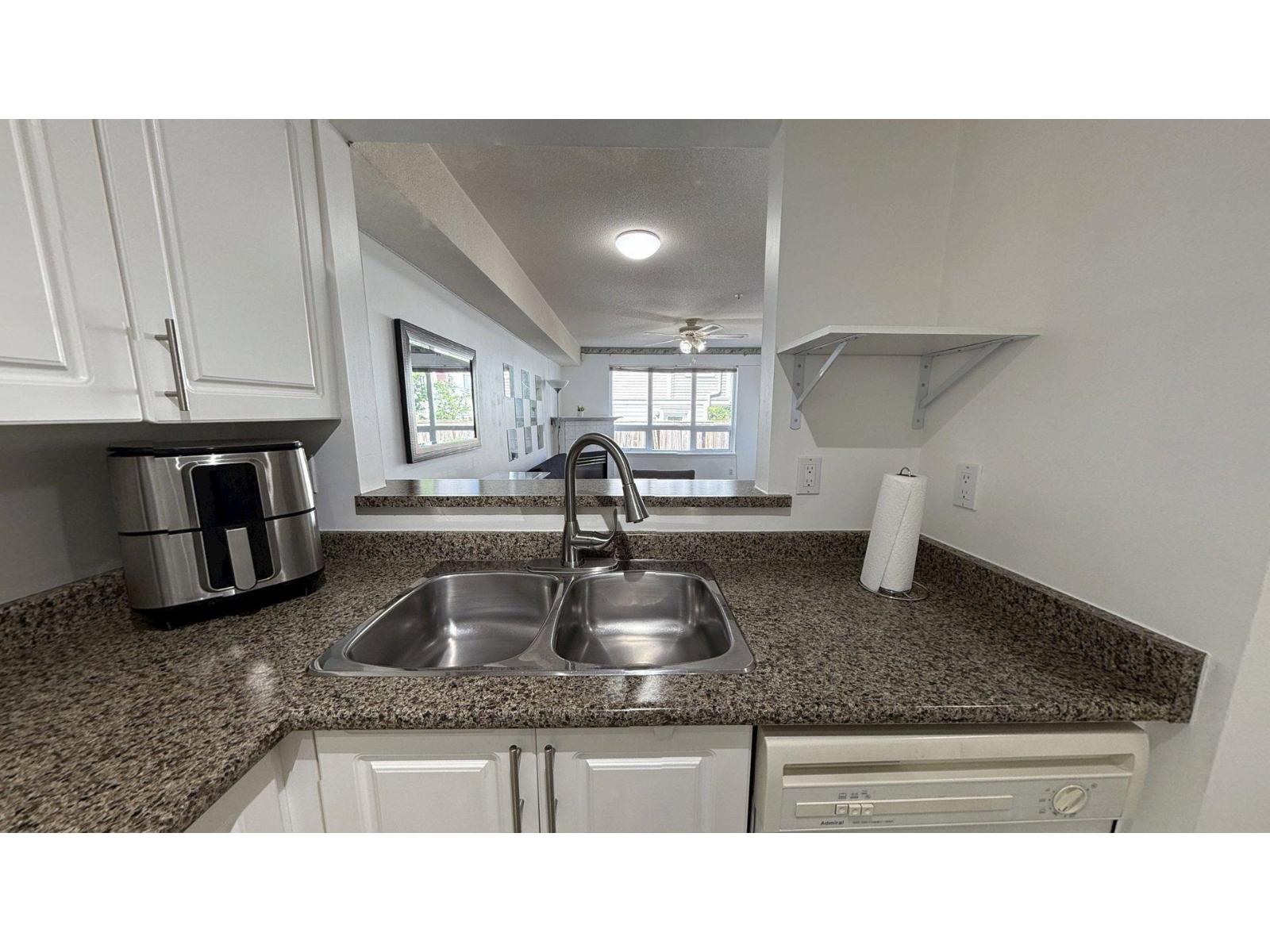 105 14355 103 AVENUE, Burnaby