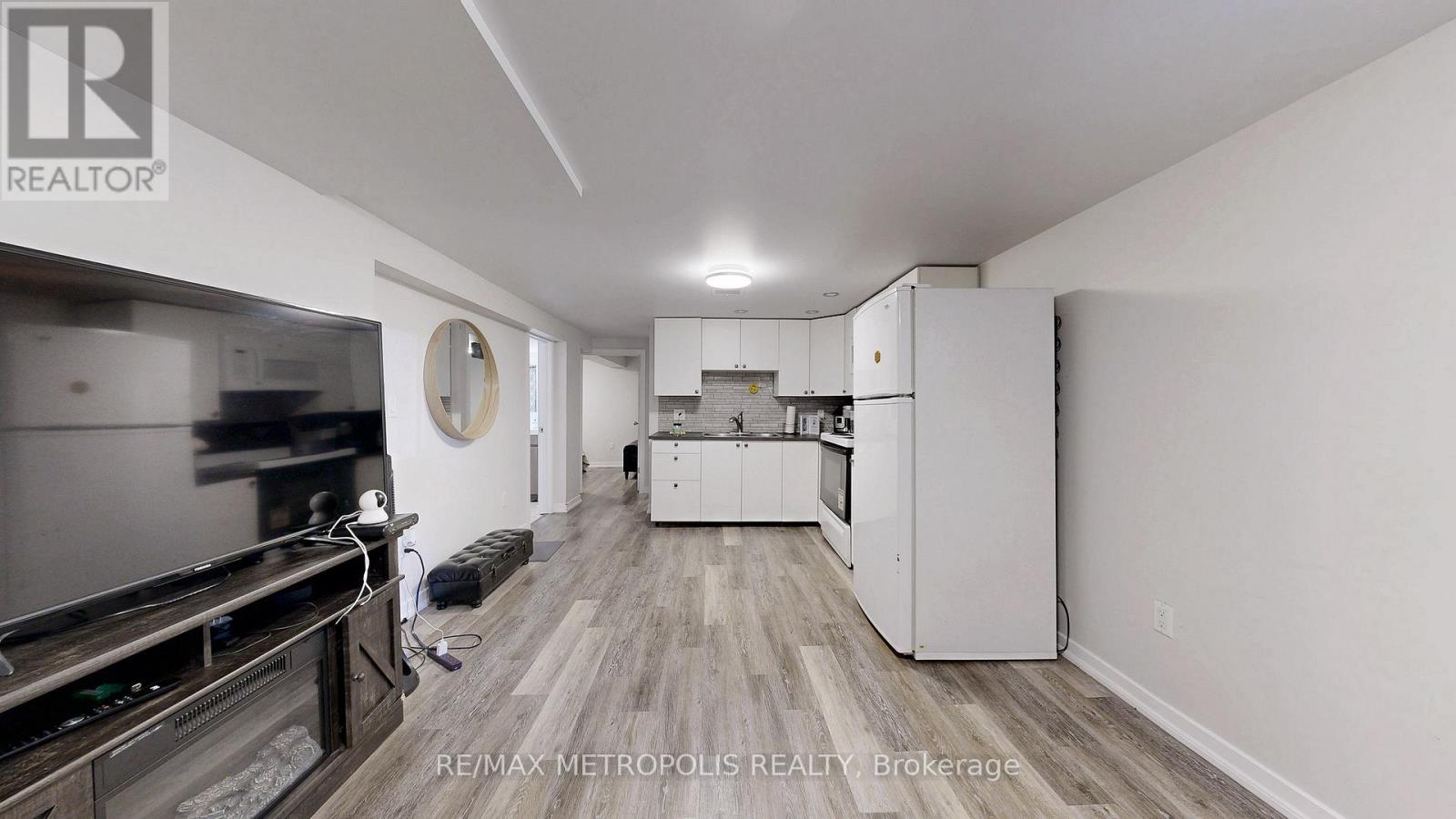291 KENNEDY ROAD E - 32