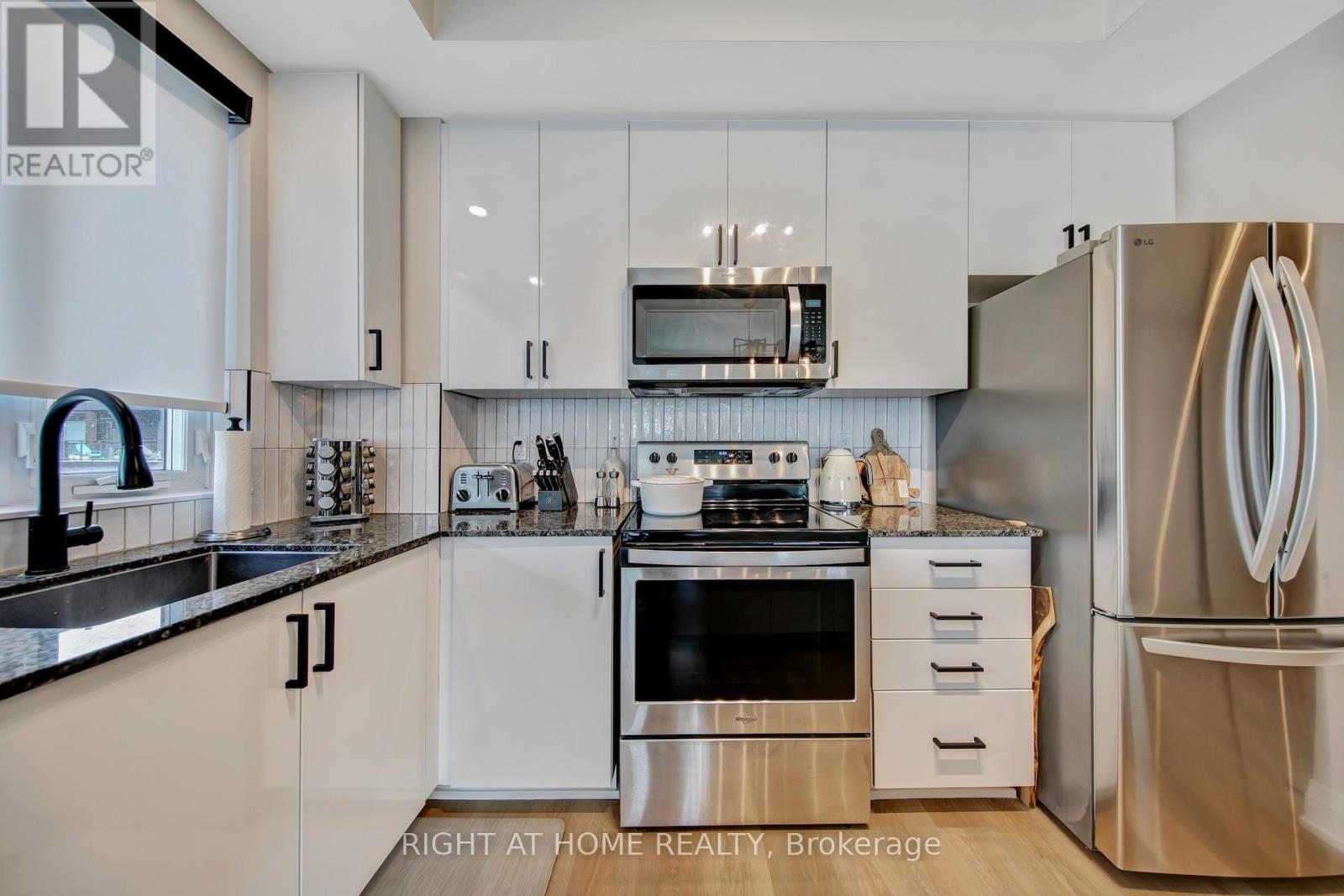 #F1103 32 COLES AVENUE - 10