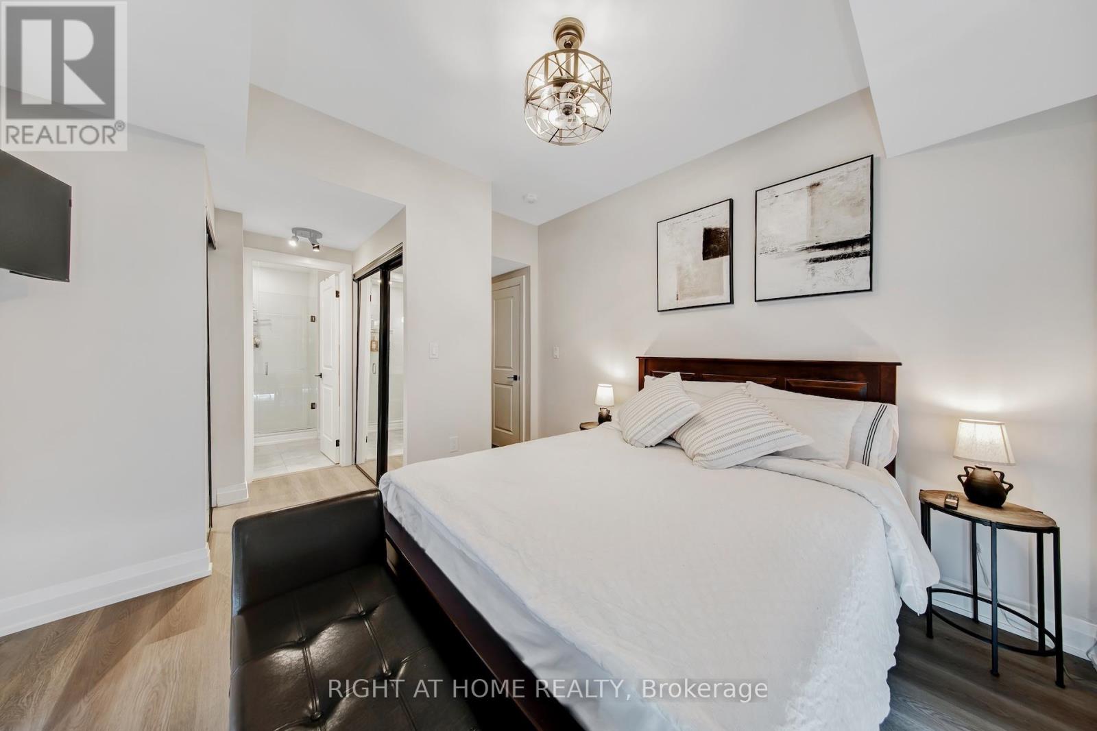 #F1103 32 COLES AVENUE - 26