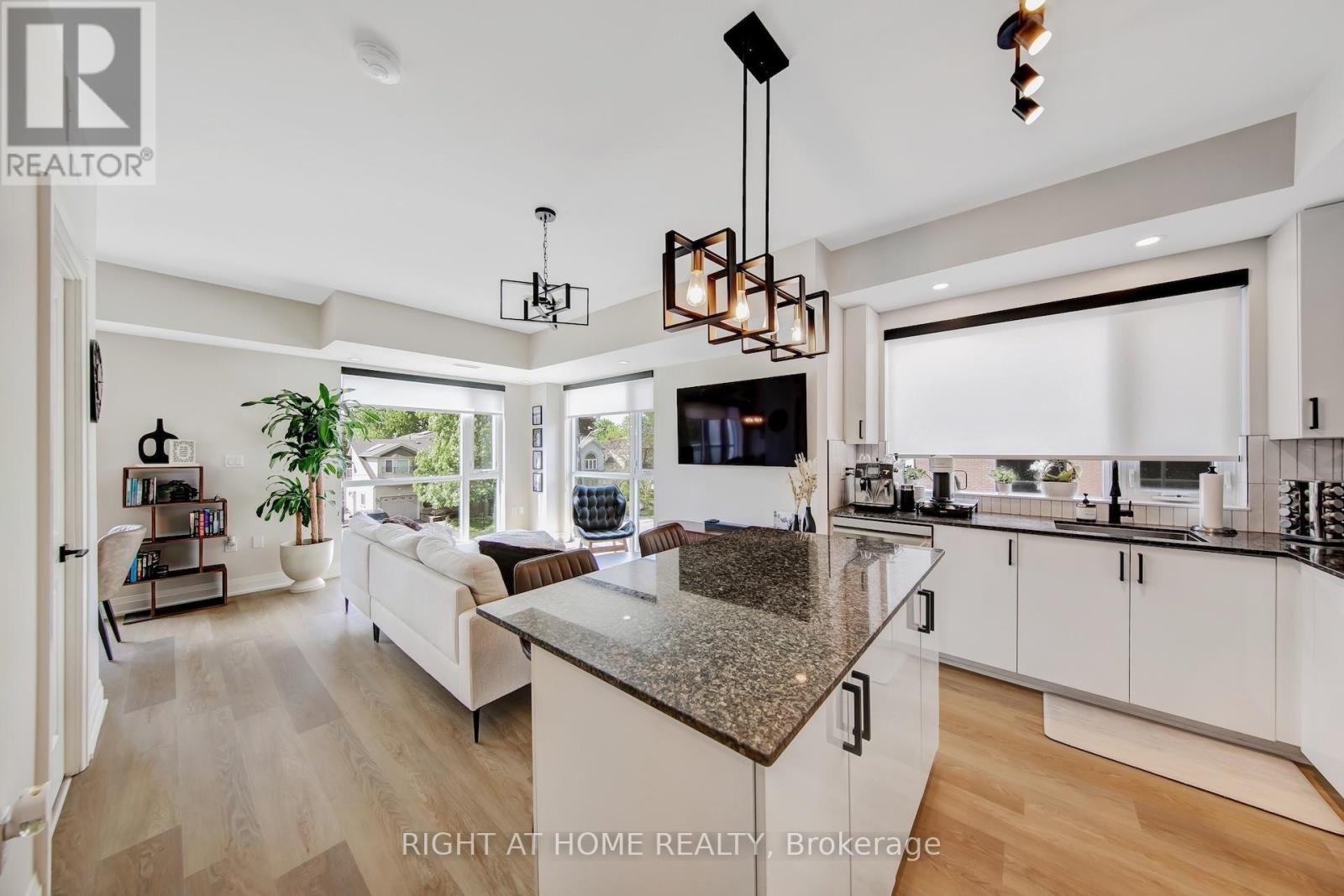 #F1103 32 COLES AVENUE - 7