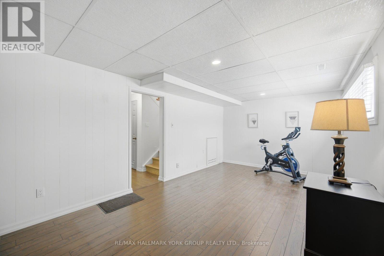 31 PARKETTE DRIVE - 32