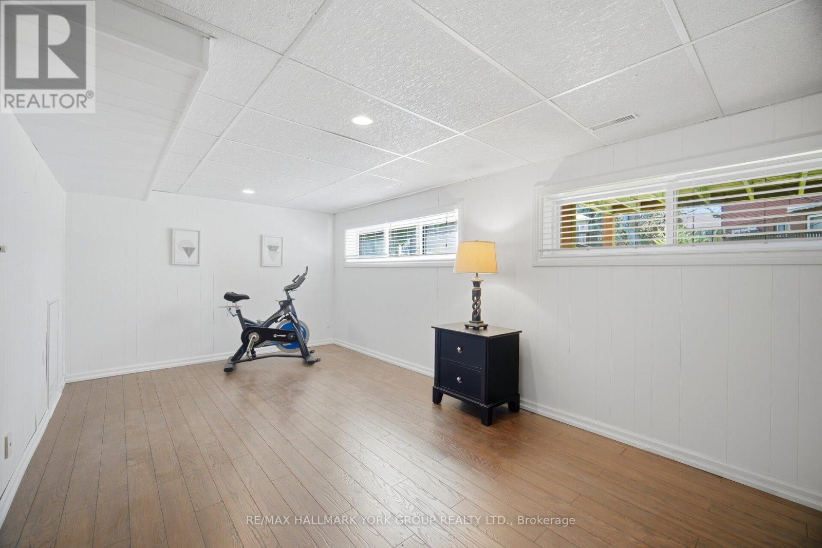 31 PARKETTE DRIVE - 33
