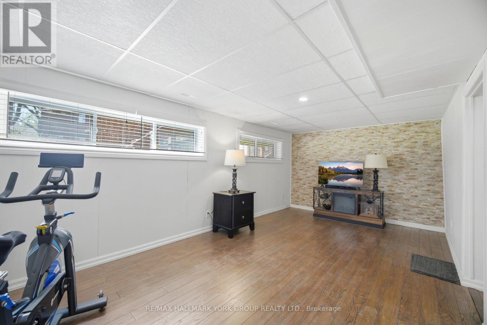 31 PARKETTE DRIVE - 34