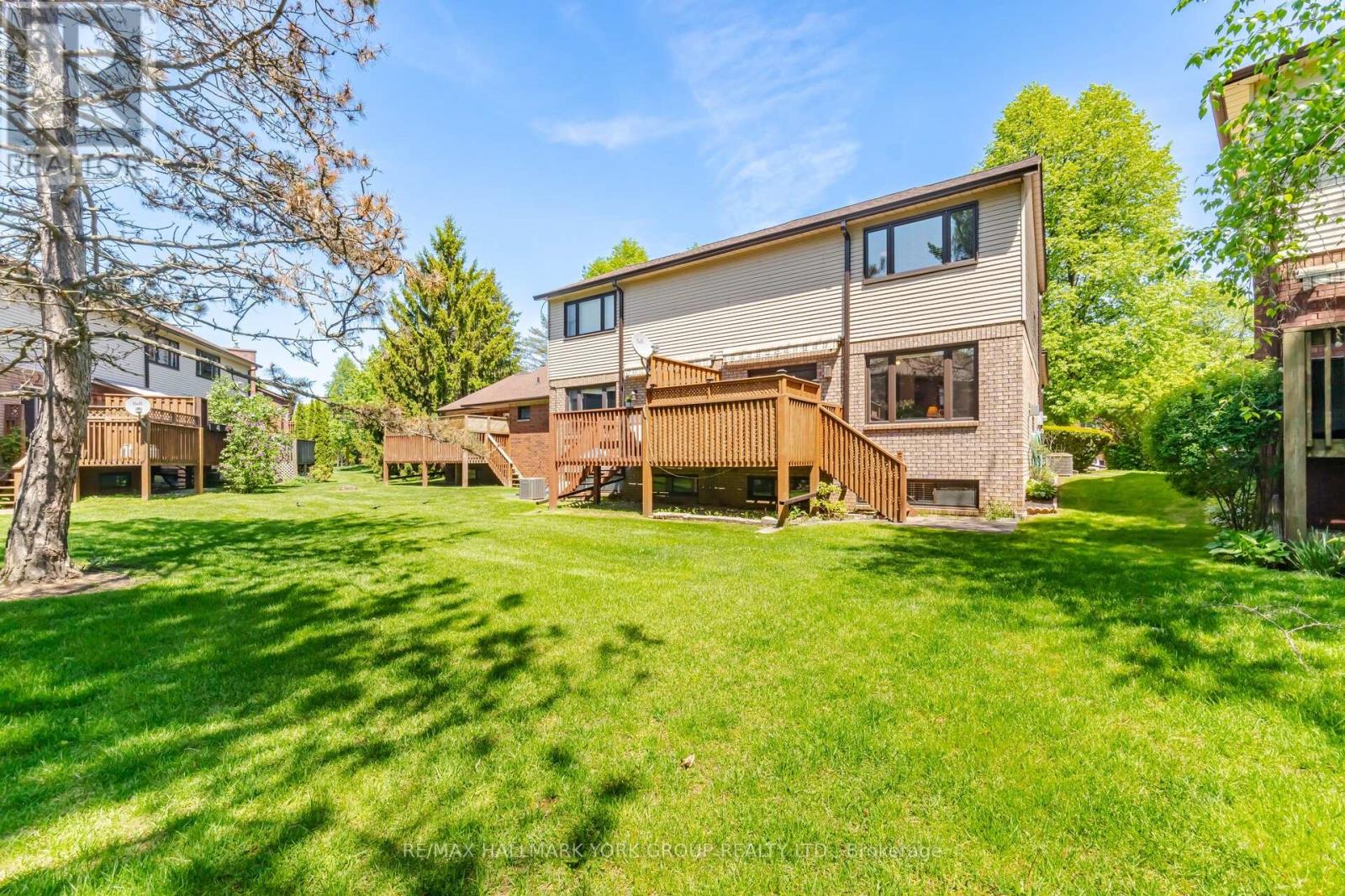 31 PARKETTE DRIVE - 40