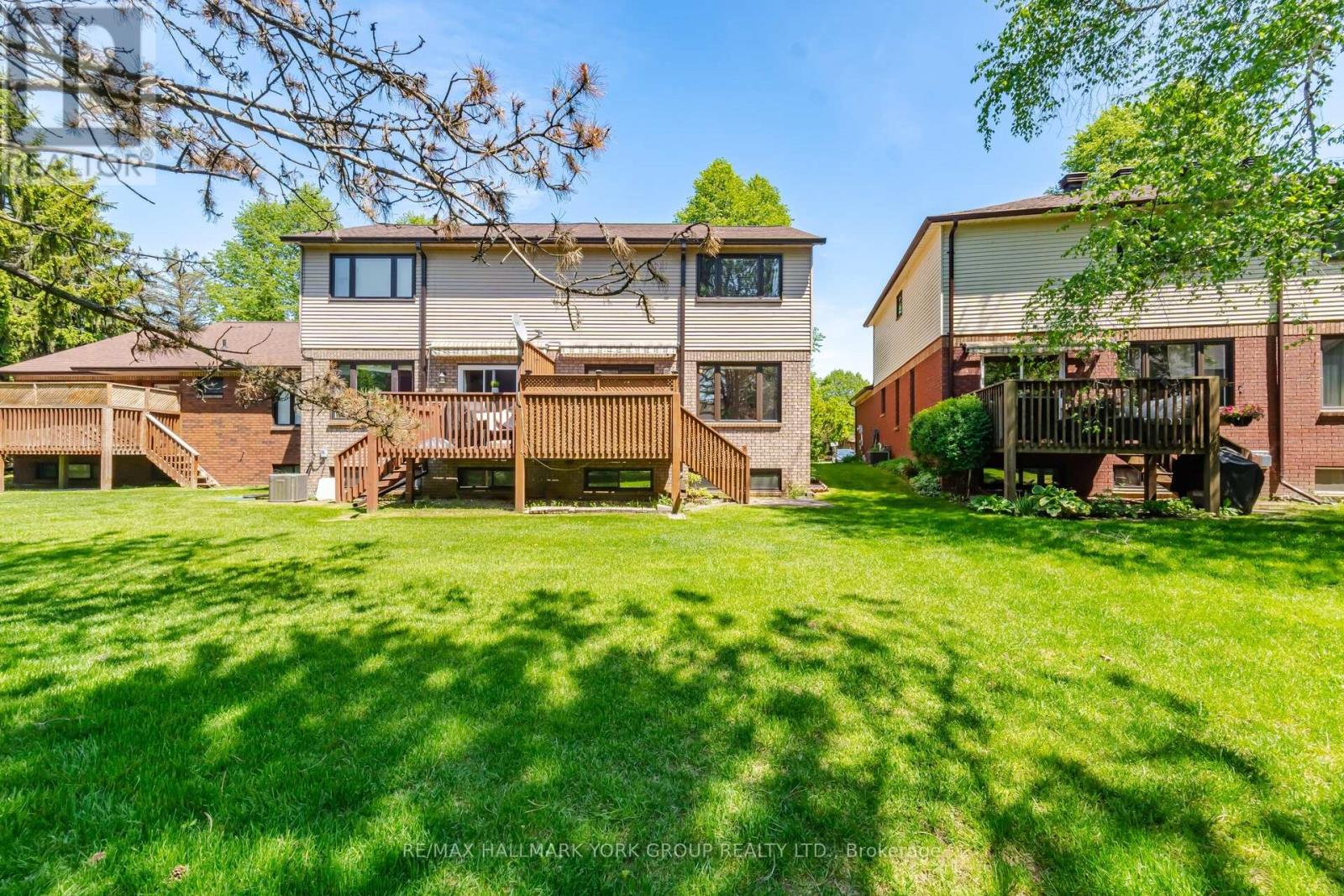 31 PARKETTE DRIVE - 42