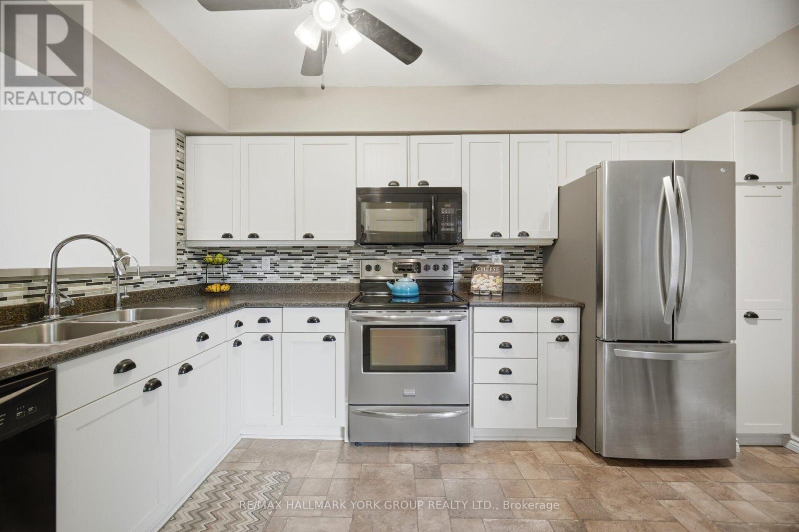 31 PARKETTE DRIVE - 8