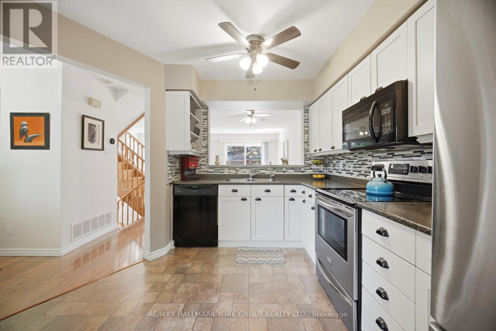 31 PARKETTE DRIVE - 9
