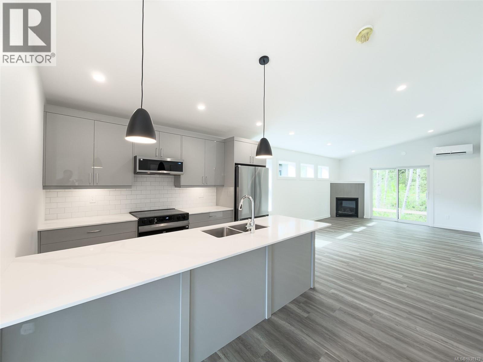 #33 3025 Royston Rd - 3