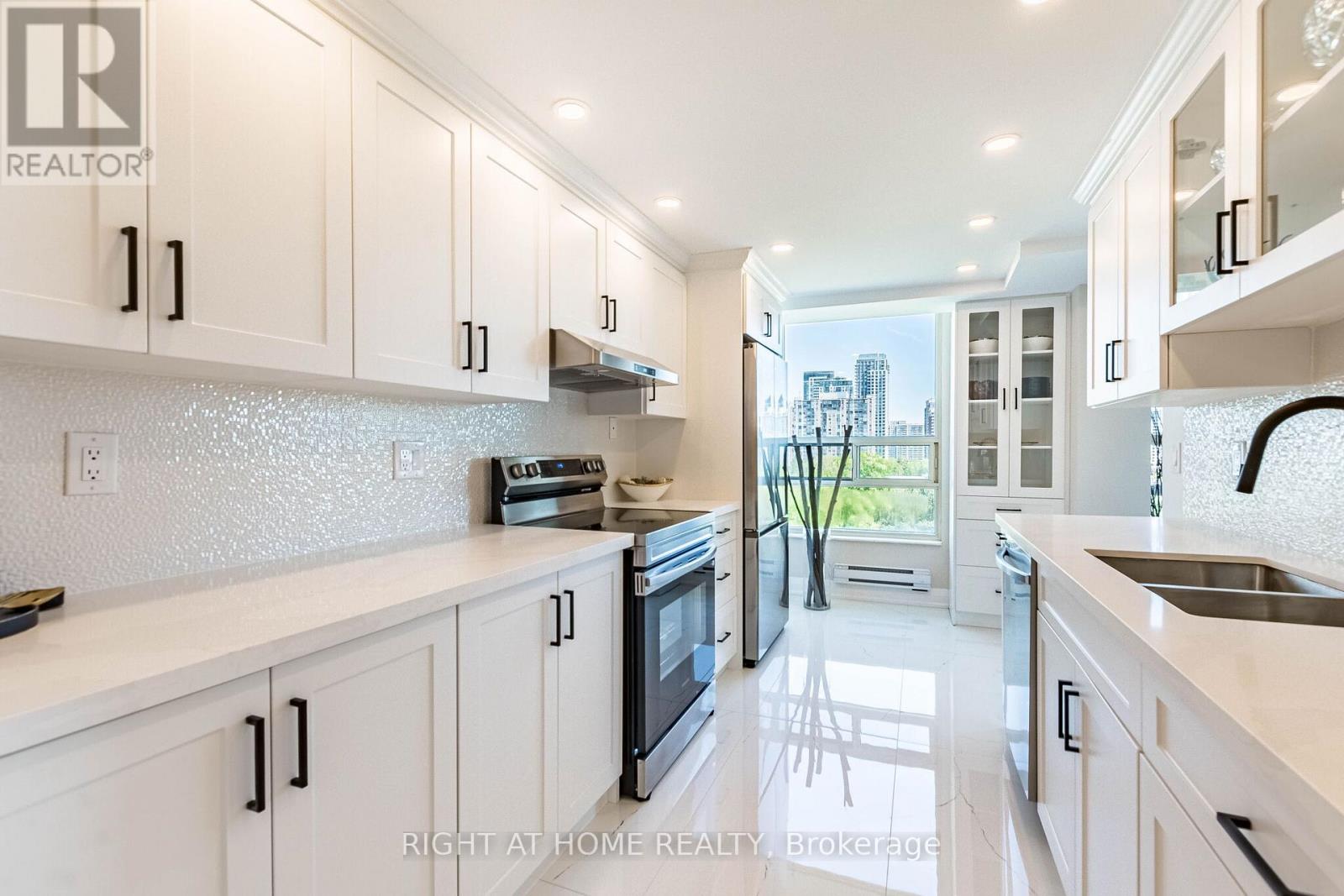#704 250 WEBB DRIVE - 20