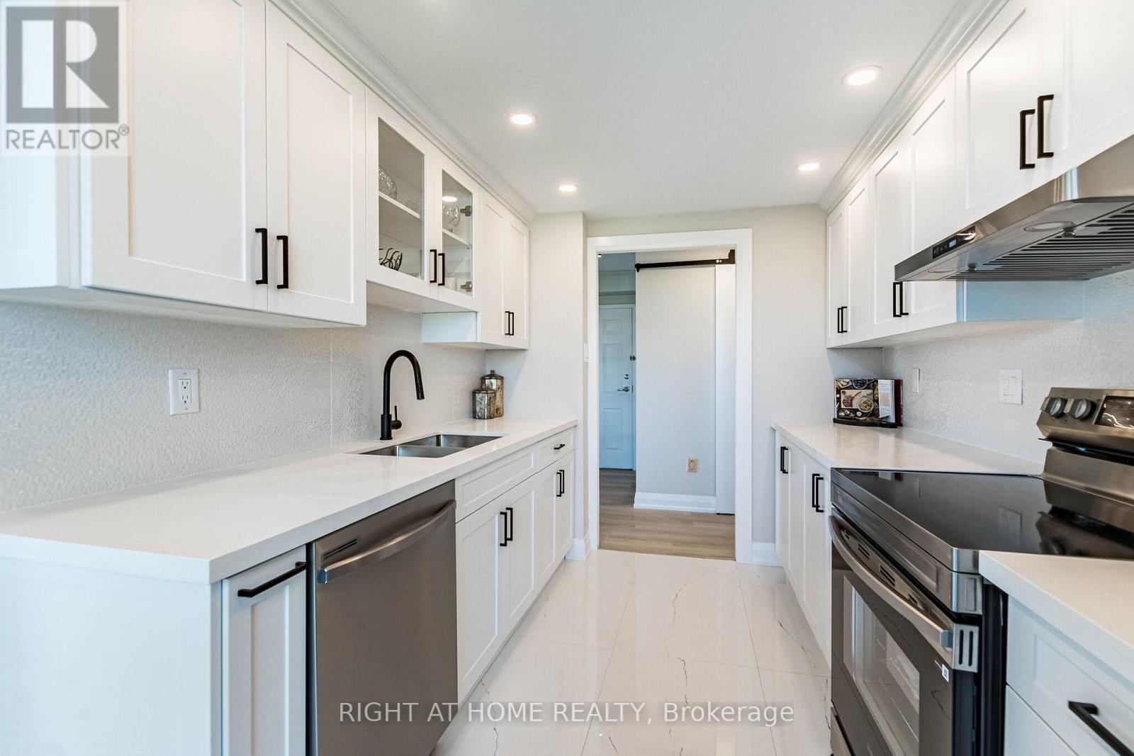 #704 250 WEBB DRIVE - 21