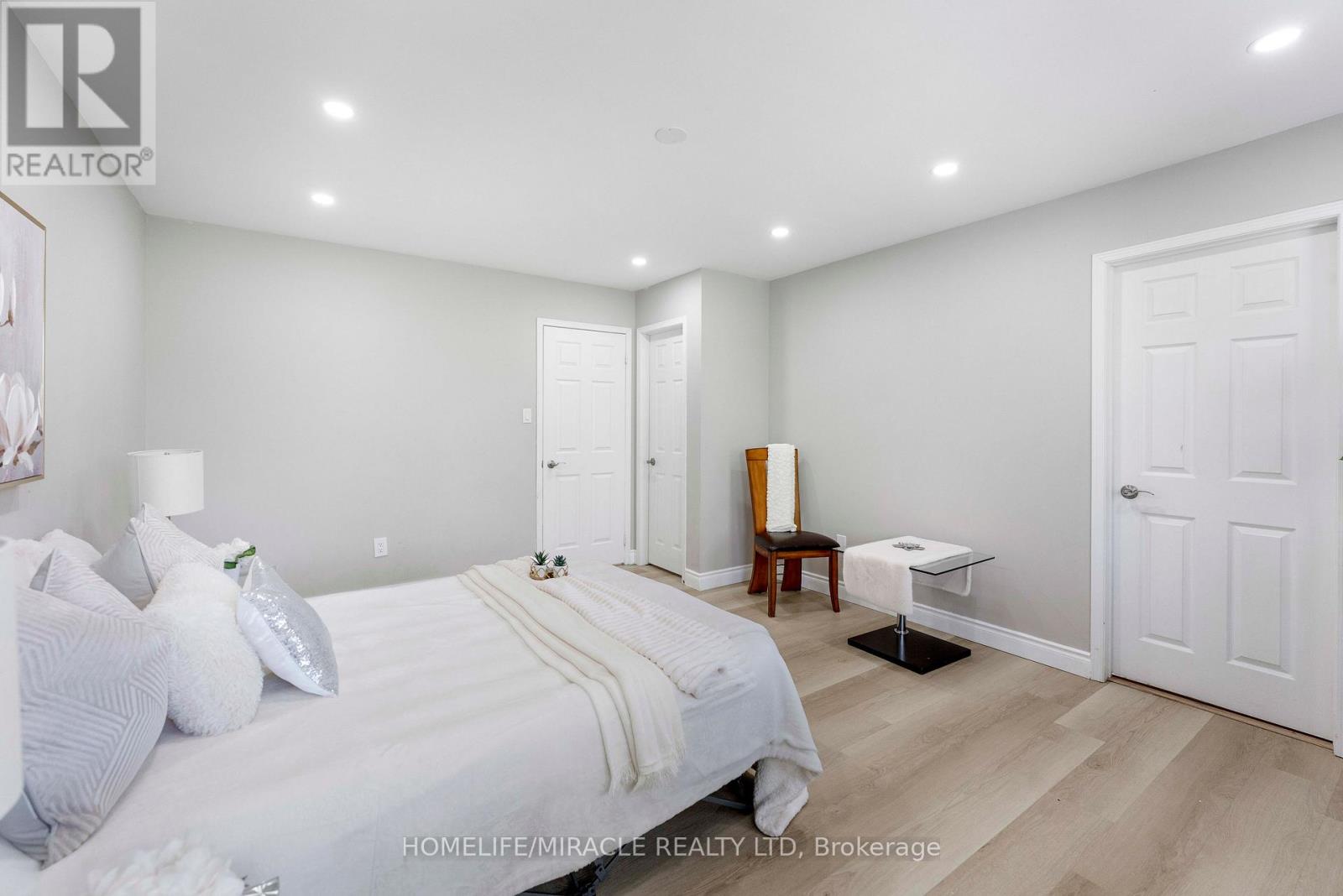 #60 5230 GLEN ERIN DRIVE - 35