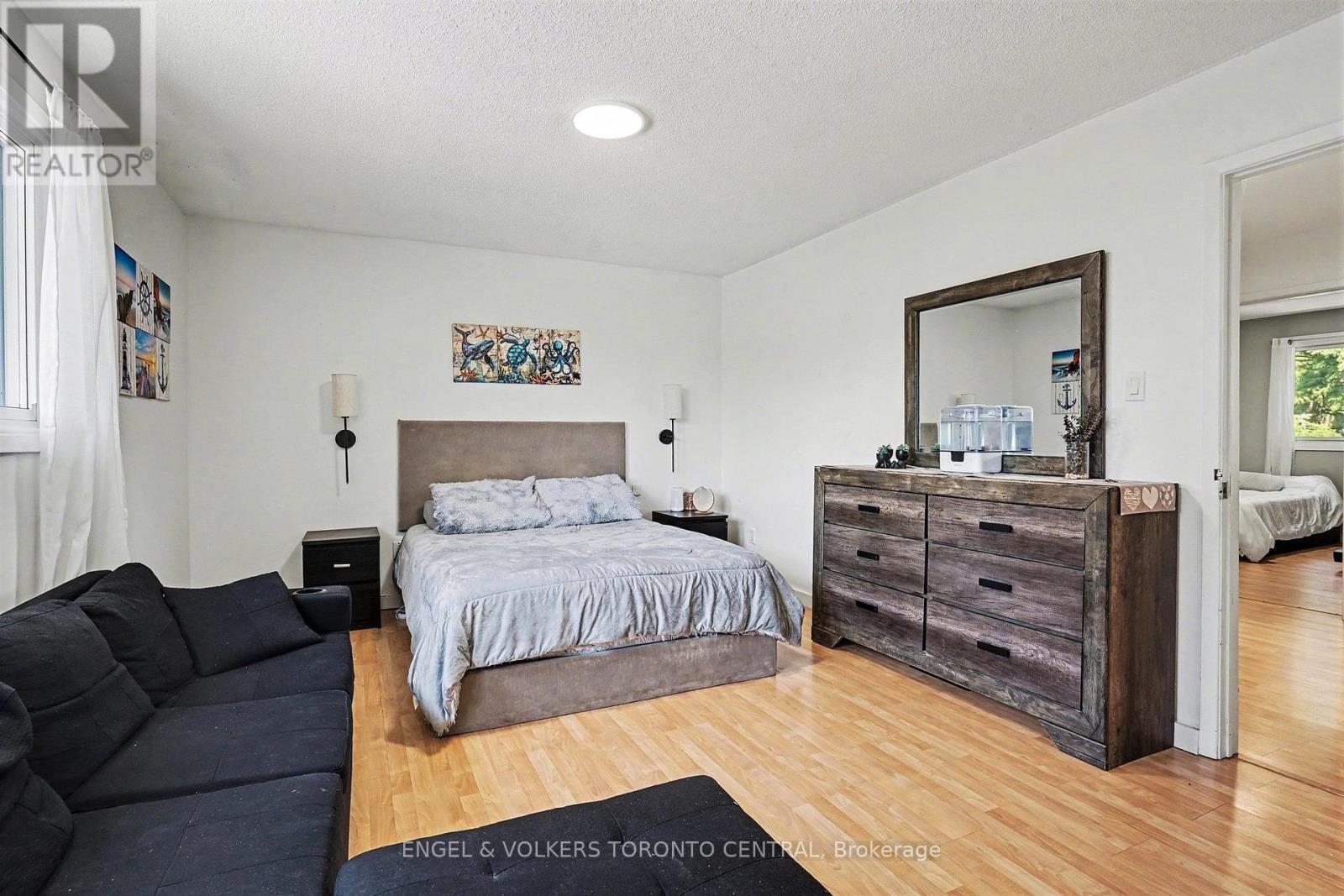 #19 6779 GLEN ERIN DRIVE - 16