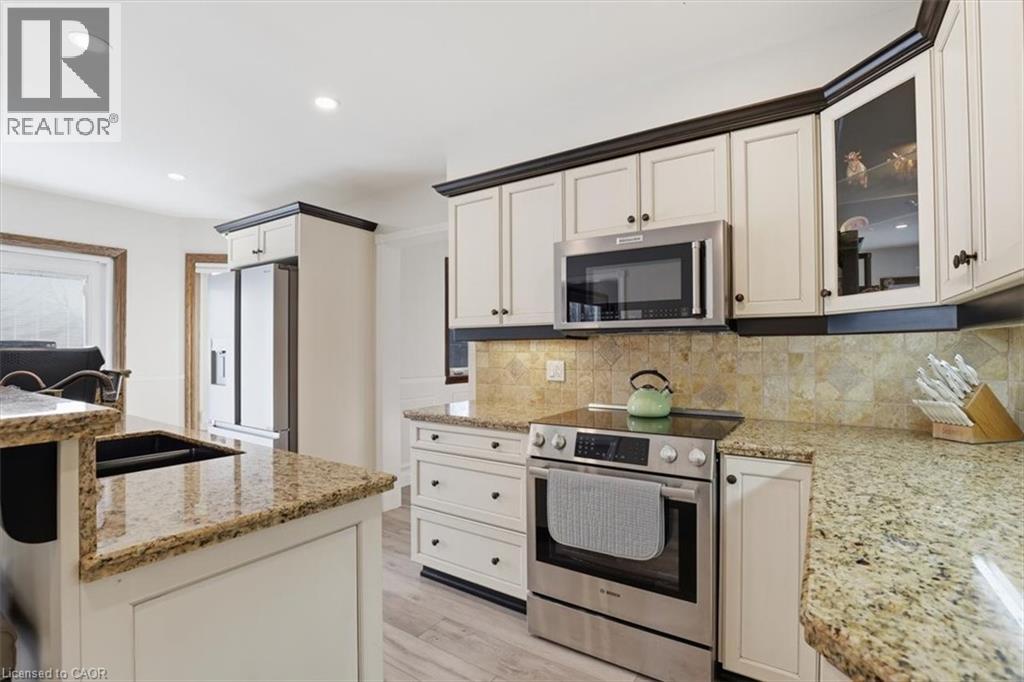 4 BREWSTER Place - 14