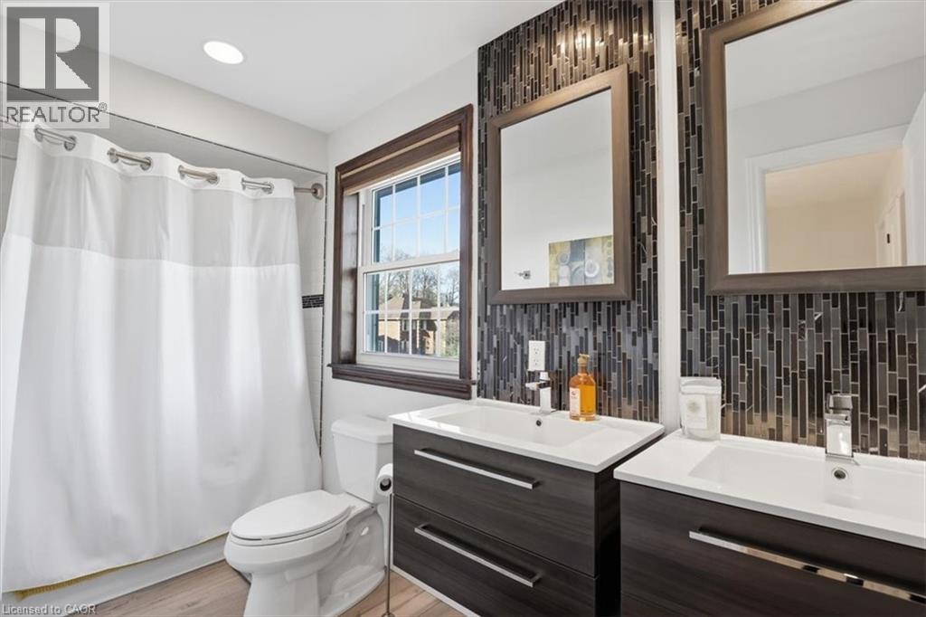 4 BREWSTER Place - 38
