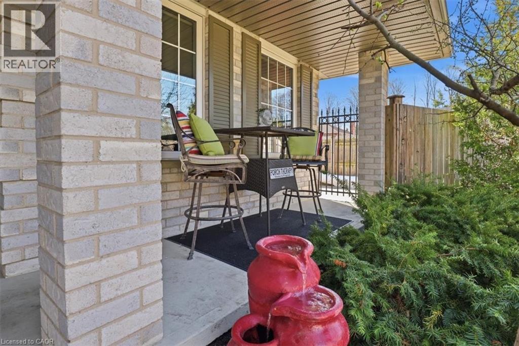 4 BREWSTER Place - 39