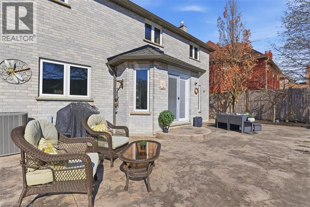 4 BREWSTER Place - 44