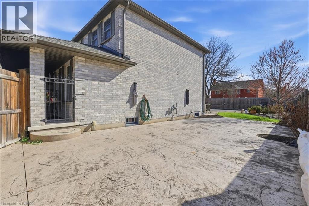 4 BREWSTER Place - 49