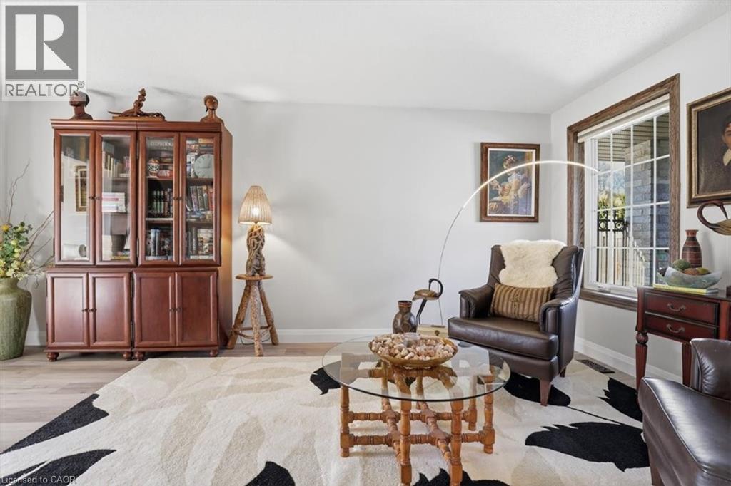 4 BREWSTER Place - 9