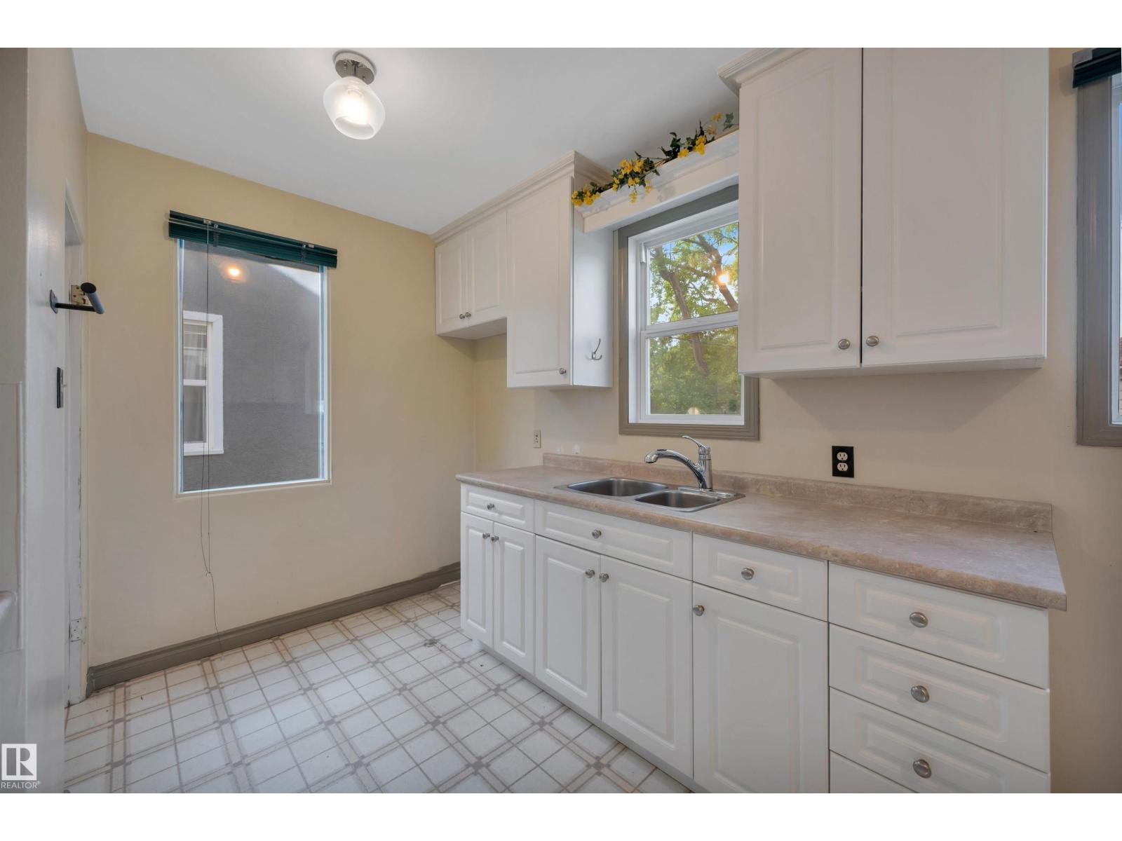 8155 79 AV NW - 12