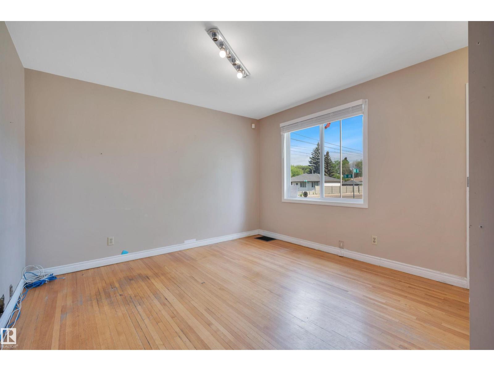 8155 79 AV NW - 6