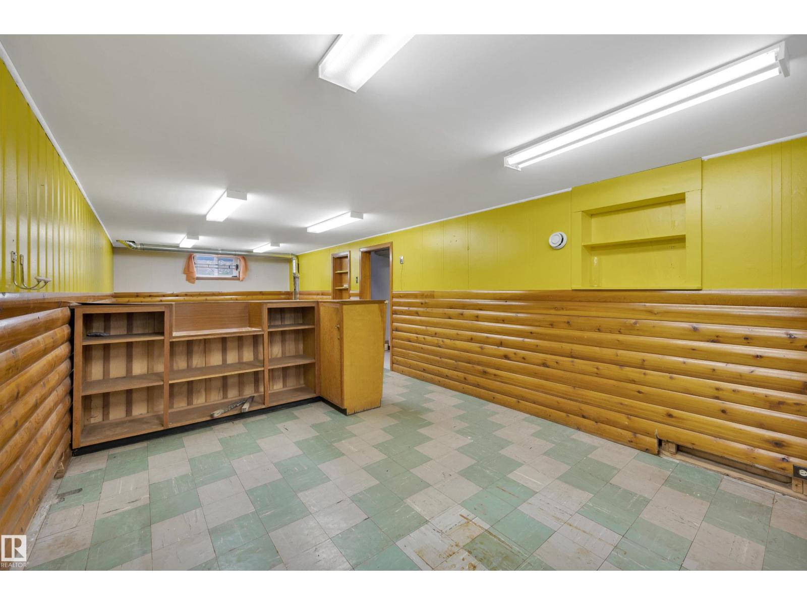 8155 79 AV NW - 22