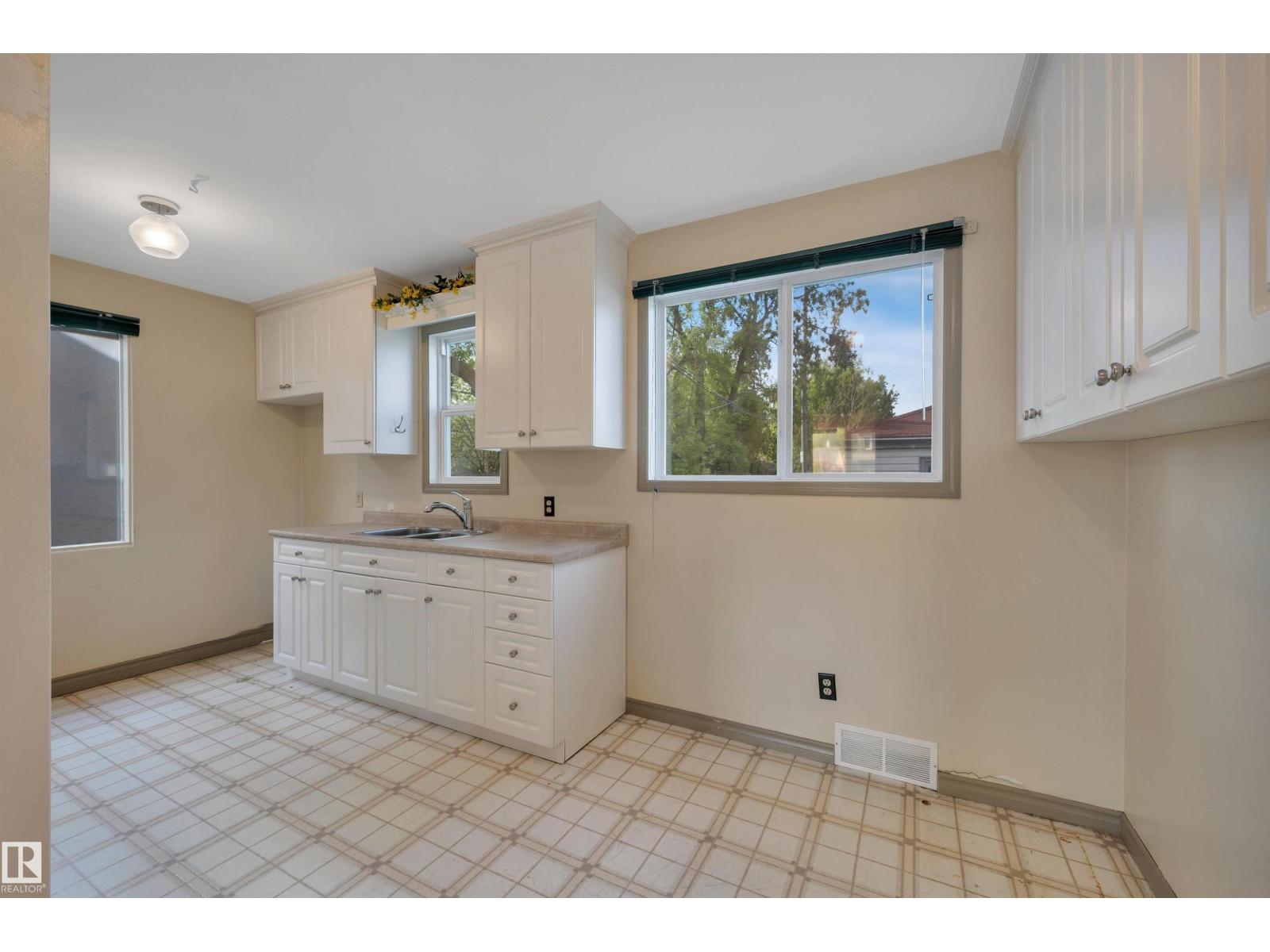 8155 79 AV NW - 10