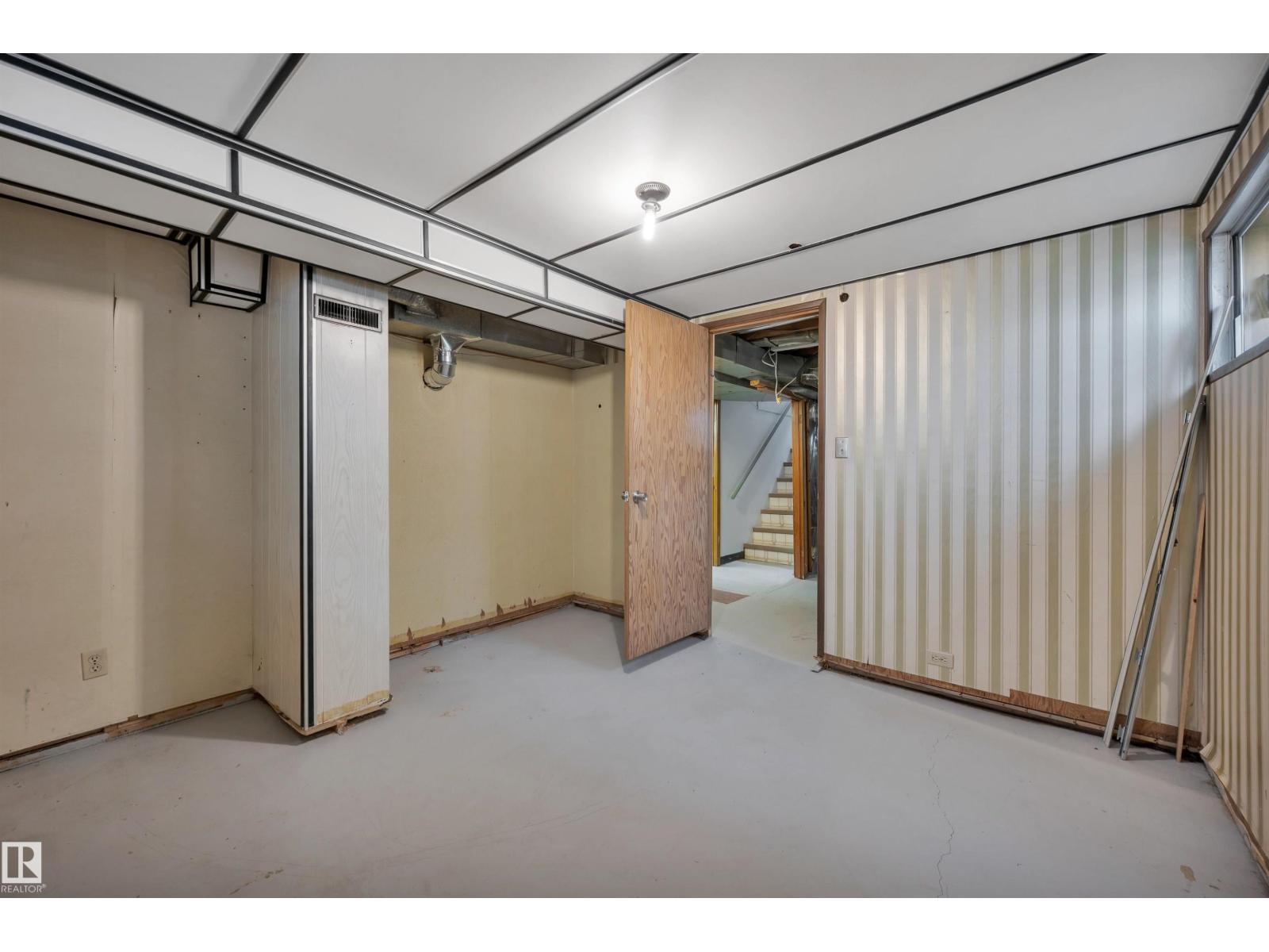 8155 79 AV NW - 24