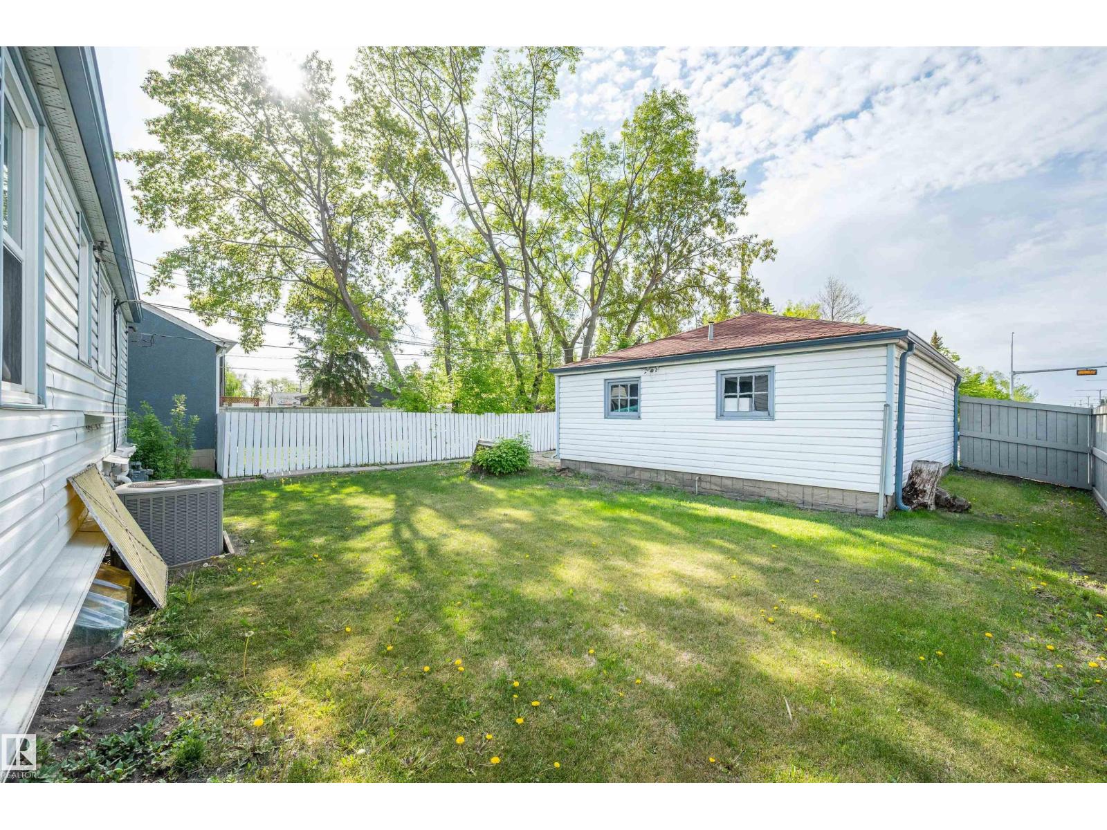 8155 79 AV NW - 29
