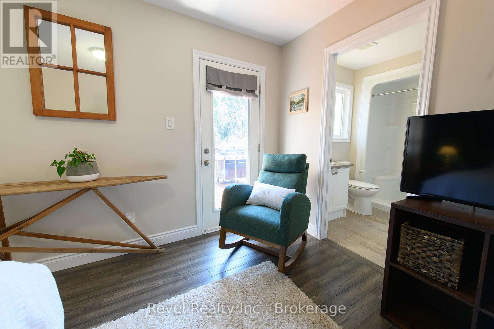 37 MARILYN AVENUE N - 20