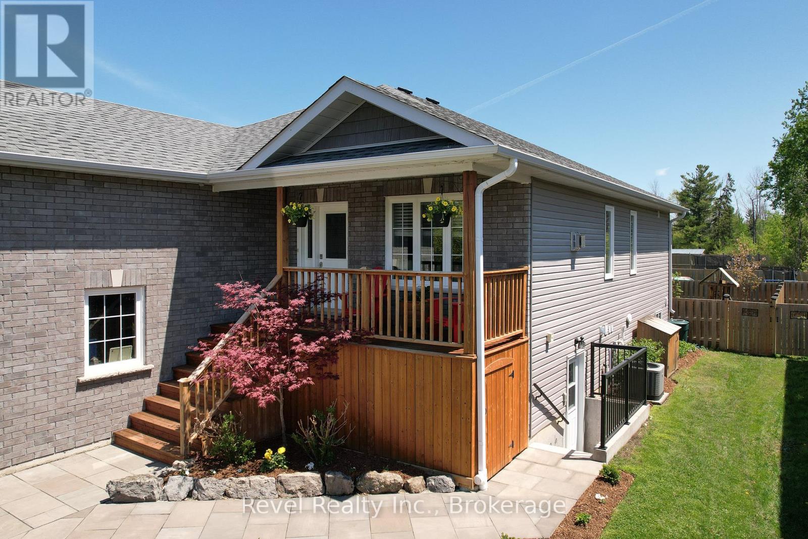 37 MARILYN AVENUE N - 26