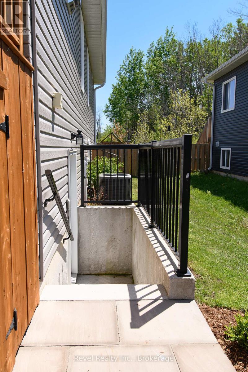 37 MARILYN AVENUE N - 27