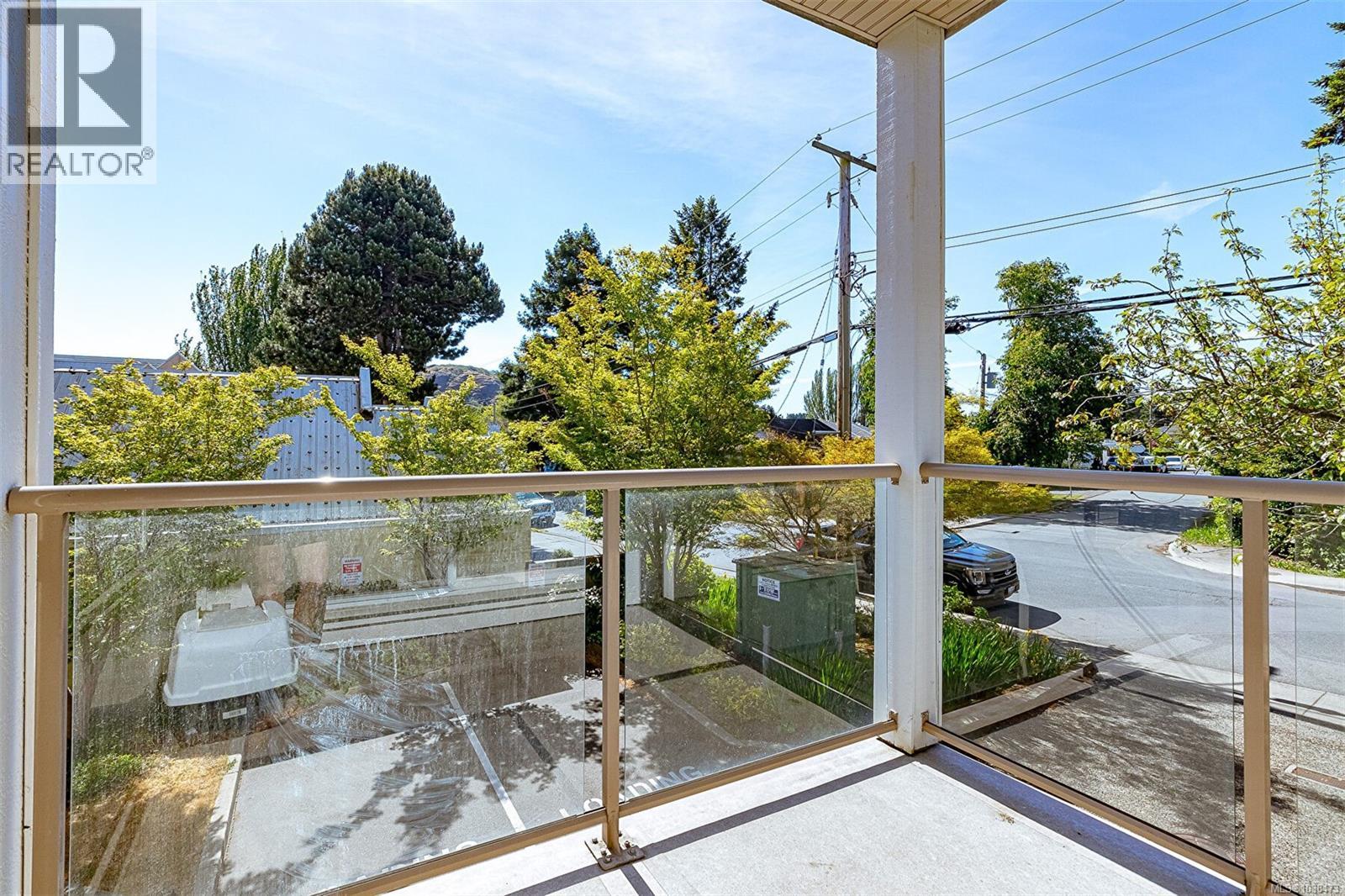 #201 1550 Church Ave - 20