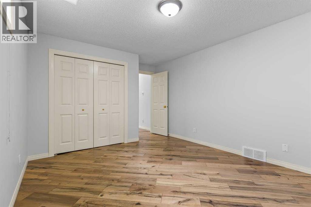72 Strathlea Place SW - 40