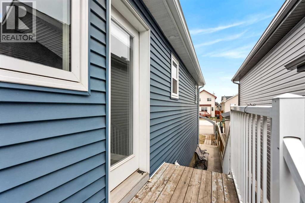 125 Saddlefield Crescent NE - 34