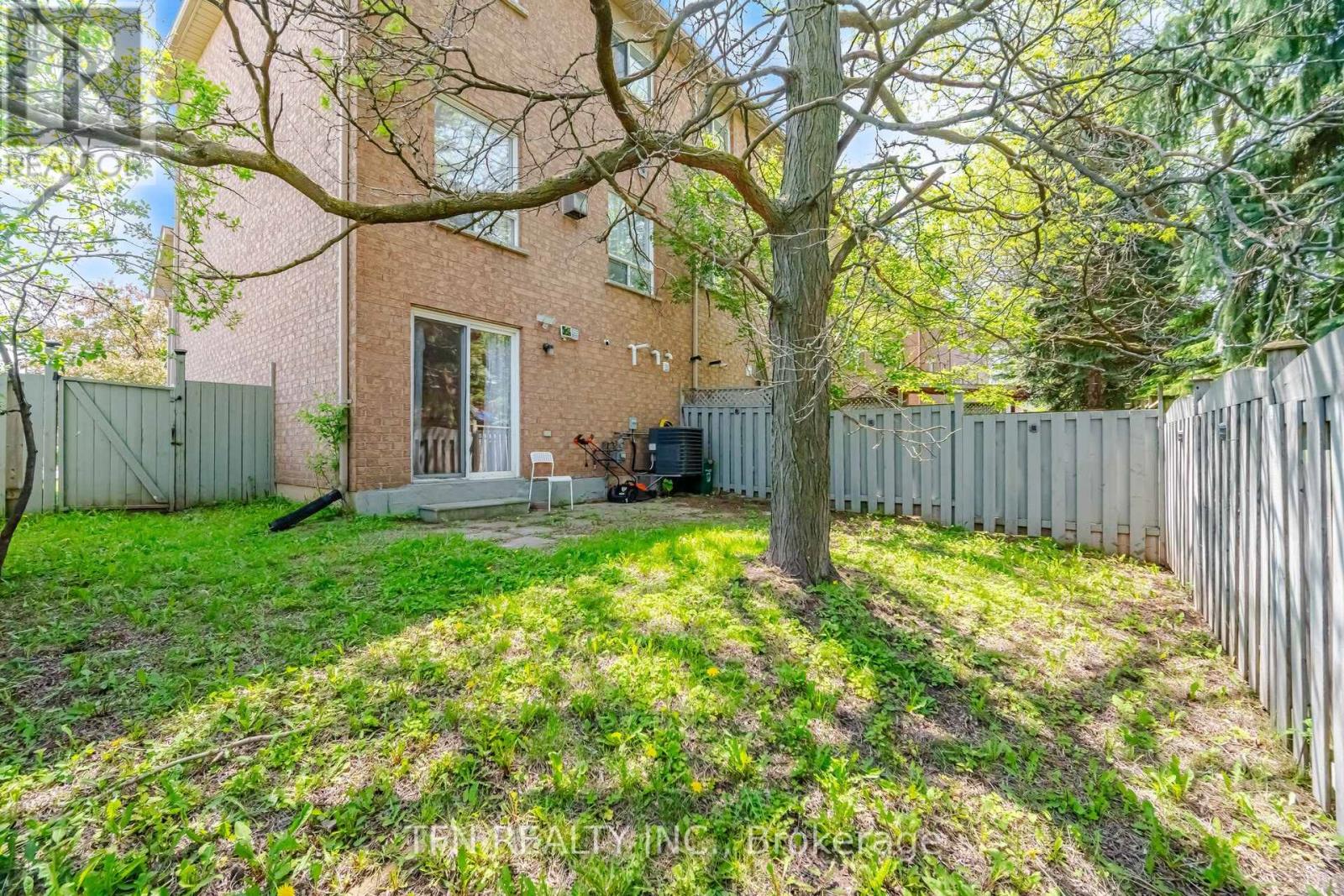 123 BRICKYARD WAY - 38
