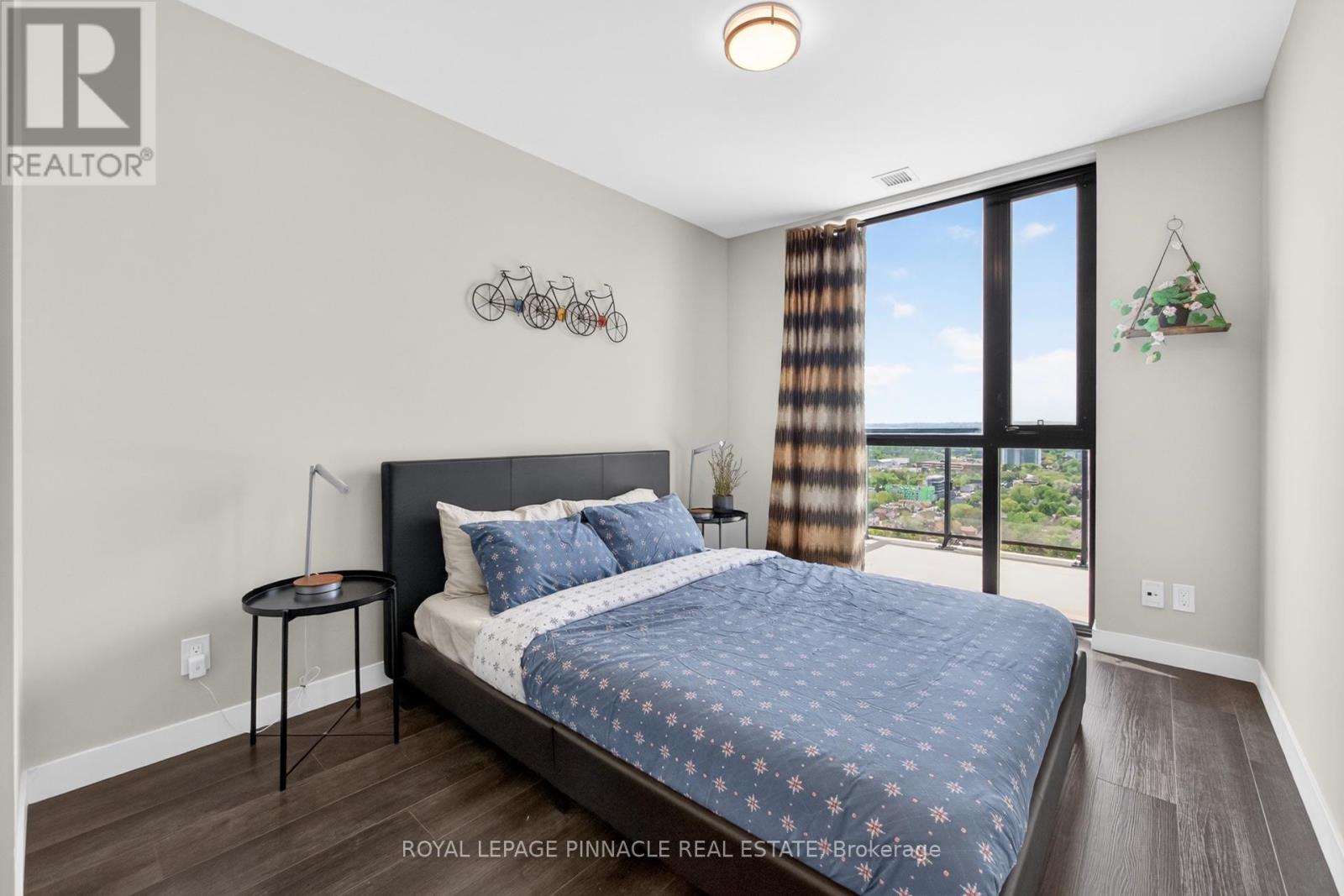 #2303 15 QUEEN STREET S - 27