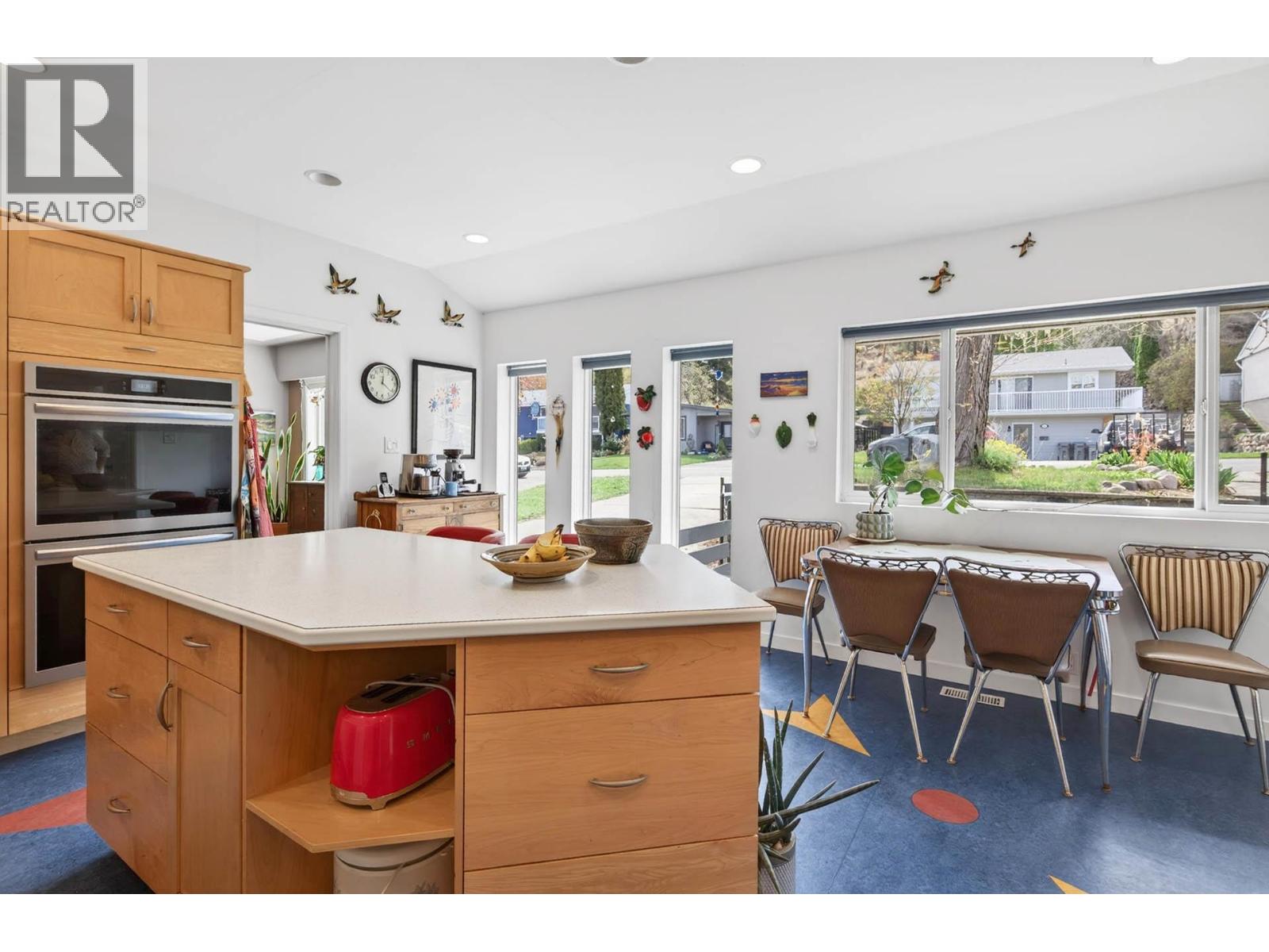 640 FRASER Street - 21