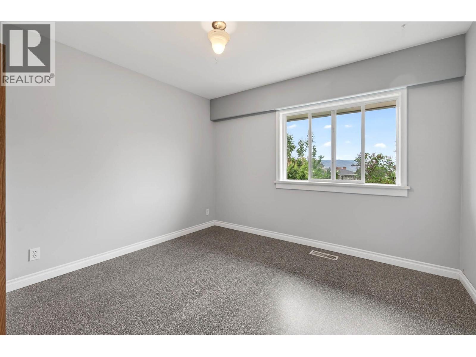 640 FRASER Street - 24